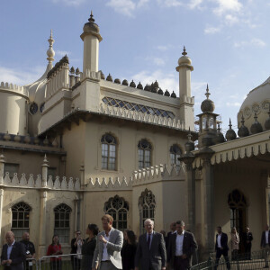 Le prince Harry, duc de Sussex, et Meghan Markle, duchesse de Sussex, visitent le Brighton Pavilion à Brighton dans le Sussex le 3 octobre 2018.