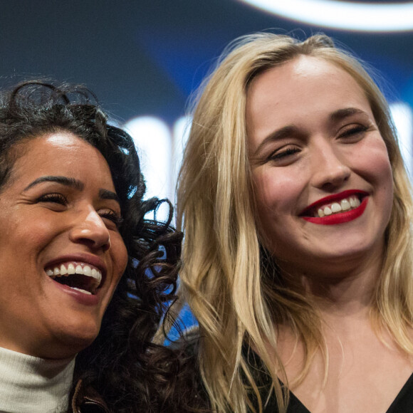 Sabrina Ouazani (membre du jury) et Chloé Jouannet (membre du jury) lors de la soirée d'ouverture de la 23ème édition du festival international du film de comédie l'Alpe d'Huez, Isère, France, le 14 janvier 2020. © Cyril Moreau/Bestimage