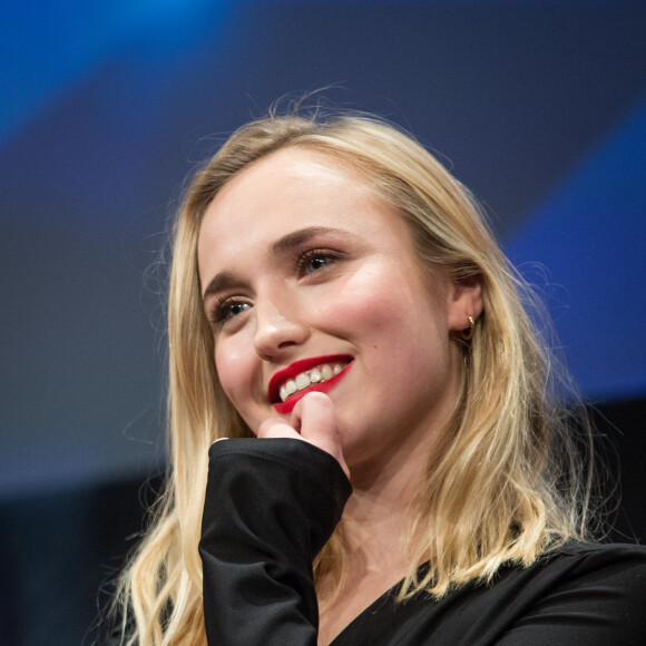 Chloé Jouannet (membre du jury) lors de la soirée d'ouverture de la 23ème édition du festival international du film de comédie l'Alpe d'Huez, Isère, France, le 14 janvier 2020. © Cyril Moreau/Bestimage