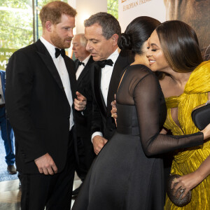 Le prince Harry, duc de Sussex, et Meghan Markle, duchesse de Sussex, avec Jay-Z et sa femme Beyonce Knowles à la première du film "Le Roi Lion" au cinéma Odeon Luxe Leicester Square à Londres, le 14 juillet 2019.