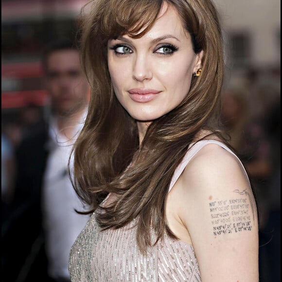 Angelina Jolie à la première du film " Salt" à Londres