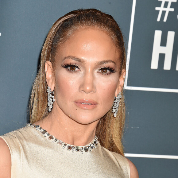 Jennifer Lopez lors de la 25ème édition de la soirée des Critics Choice Awards au Barker Hangar à Santa Monica, Los Angeles, Californie, Etats-Unis, le 12 janvier 2020.