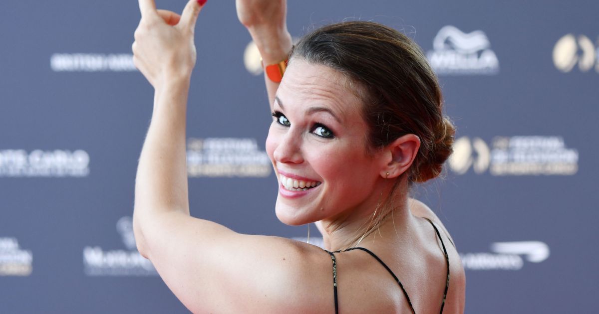 Lorie Pester lors du photocall de la soirée d'ouverture du 58ème