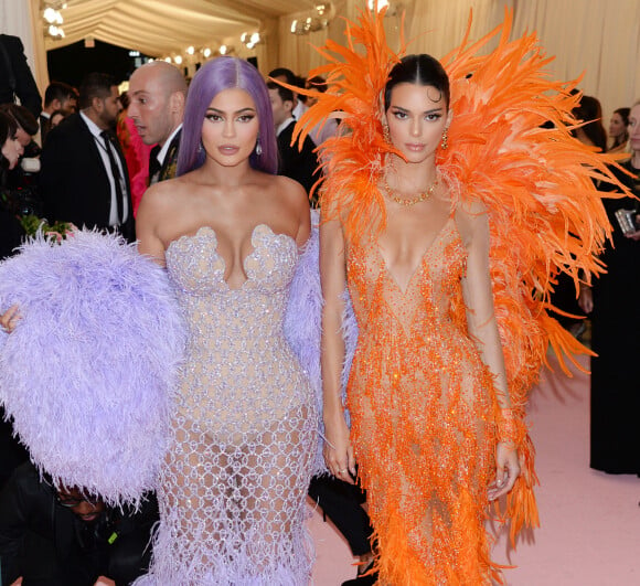 Kylie Jenner et Kendall Jenner - Arrivées des people à la 71ème édition du MET Gala sur le thème "Camp: Notes on Fashion" au Metropolitan Museum of Art à New York, le 6 mai 2019