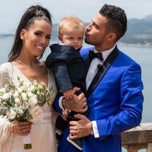 Julien, Manon et leur fils sur Instagram. Photo prise lors de leur mariage.