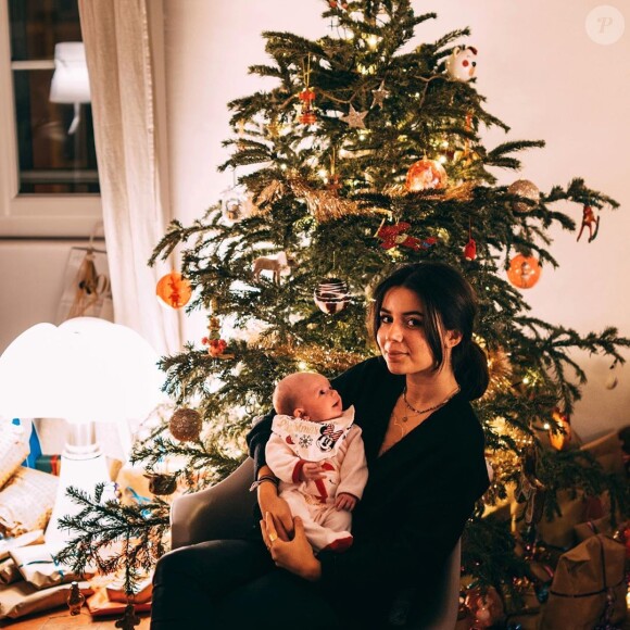 Annily, la fille aînée d'Alizée, pose avec Maggy sur Instagram, le 29 décembre 2019.