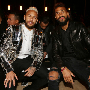 Les footballeurs Neymar et Eric-Maxim Choupo-Moting assistent au défilé de mode Homme automne-hiver 2020/2021 "Balmain" à Paris. Le 17 janvier 2020 © Veeren Ramsamy-Christophe Clovis / Bestimage