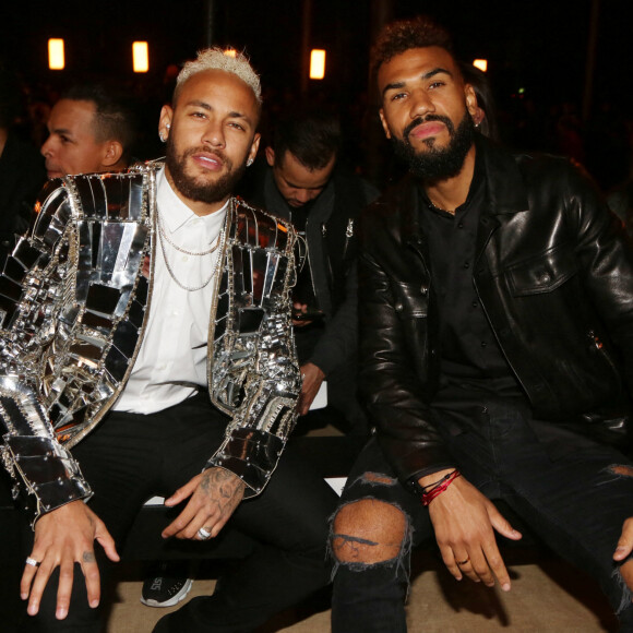 Les footballeurs Neymar et Eric-Maxim Choupo-Moting assistent au défilé de mode Homme automne-hiver 2020/2021 "Balmain" à Paris. Le 17 janvier 2020 © Veeren Ramsamy-Christophe Clovis / Bestimage