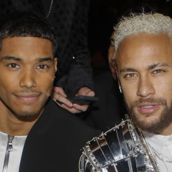 Rome Flynn et Neymar Jr assistent au défilé de mode Homme automne-hiver 2020/2021 "Balmain" à Paris. Le 17 janvier 2020 © Veeren Ramsamy-Christophe Clovis / Bestimage