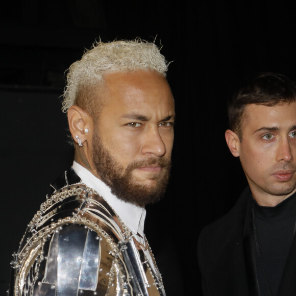 Neymar Jr assiste au défilé de mode Homme automne-hiver 2020/2021 "Balmain" à Paris. Le 17 janvier 2020 © Veeren Ramsamy-Christophe Clovis / Bestimage
