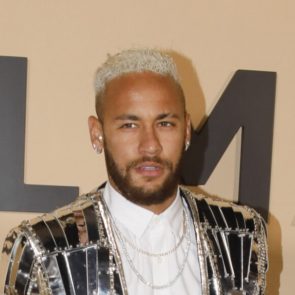 Neymar Jr assiste au défilé de mode Homme automne-hiver 2020/2021 "Balmain" à Paris. Le 17 janvier 2020 © Veeren Ramsamy-Christophe Clovis / Bestimage