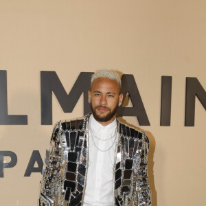 Neymar Jr assiste au défilé de mode Homme automne-hiver 2020/2021 "Balmain" à Paris. Le 17 janvier 2020 © Veeren Ramsamy-Christophe Clovis / Bestimage