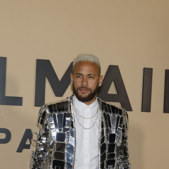 Neymar Jr assiste au défilé de mode Homme automne-hiver 2020/2021 "Balmain" à Paris. Le 17 janvier 2020 © Veeren Ramsamy-Christophe Clovis / Bestimage