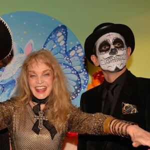 Arielle Dombasle à la soirée "Dia De Muertos" organisée par la marque Téquila Patron dans le but de faire découvrir le rituel de Dia de Muertos (le jour de smorts), célébration mexicaine inscrite au patrimoine culturel immatériel de l'humanité de l'UNESCO. Pour l'occasion, la marque Tequila Patron a reçu ses convives au Club de la Nature et de la Chasse, transformé pour l'occasion en véritable hacienda mexicaine, un univers folklorique et coloré. Paris. le 1er novembre 2019. © Ramsamy Veeren/Bestimage