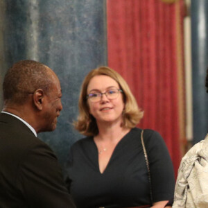 Le prince William, duc de Cambridge, et Kate Middleton, duchesse de Cambridge, accueillent les invités de la réception organisée pour le début du "Sommet Grande-Bretagne-Afrique sur les investissements" à Buckingham Palace, le 20 janvier 2020.