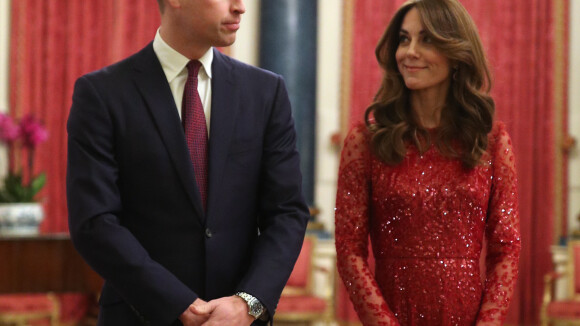 Kate Middleton en robe rouge et sequins au palais : soutien de charme de William