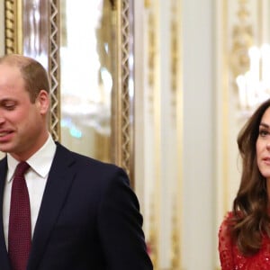 Le prince William, duc de Cambridge, et Kate Middleton, duchesse de Cambridge, accueillent les invités de la réception organisée pour le début du "Sommet Grande-Bretagne-Afrique sur les investissements" à Buckingham Palace, le 20 janvier 2020.