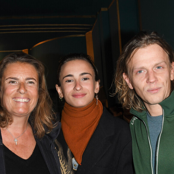 Semi exclusif - Lisa Azuelos, sa fille Thaïs Alessandrin et Alex Lutz - 100ème du spectacle Alex Lutz aux Folies Bergère à Paris le 17 janvier 2020. © Coadic Guirec / Bestimage