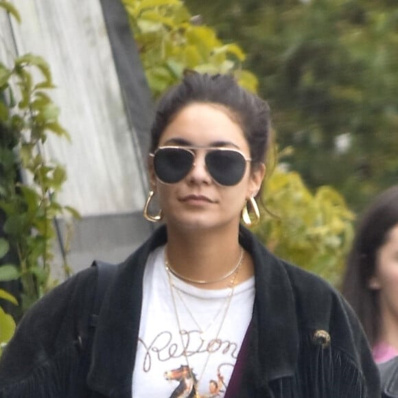 Exclusif - Vanessa Hudgens, fraichement célibataire, sort déjeuner avec une amie à Los Feliz le 16 janvier 2020.