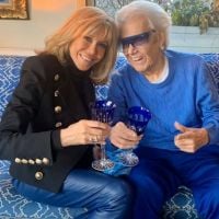 Brigitte Macron : En pantalon de cuir bleu pour Michou, un rendez-vous d'amitié