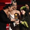 Alicia Keys et Dua Lipa remettent à Billie Eilish le prix de révélation de l'année à la 62ème soirée annuelle des Grammy Awards, au Staples Center. Los Angeles, le 26 janvier 2020.