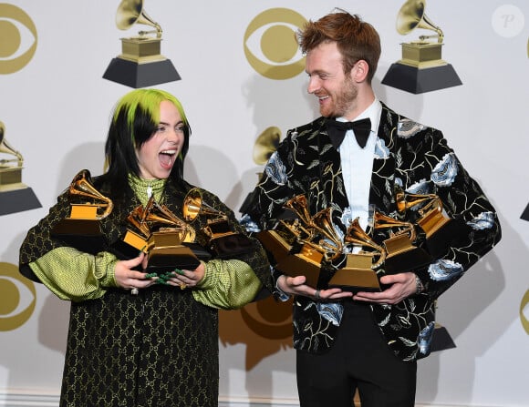 Billie Eilish et Finneas O'Connell posent avec leurs Grammys lors de la 62ème soirée annuelle des Grammy Awards, au Staples Center. Los Angeles, le 26 janvier 2020.