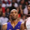 Kobe Bryant et LeBron James lors du match des Lakers de Los Angeles contre Miami Heat à l'AmericanAirlines Arena in Miami le 10 février 2013.