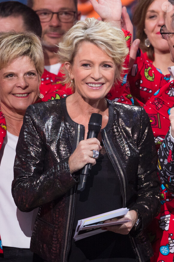 Sophie Davant - Deuxième jour de la 33ème édition du Téléthon au Parc de la Villette à Paris le 7 décembre 2019. Le compteur de la 33ème édition du Téléthon a atteint 74,6 millions d'euros dimanche 8 décembre, en hausse par rapport à l'édition 2018 où l'événement caritatif avait été bousculé par la mobilisation des "gilets jaunes". © Tiziano Da Silva/Bestimage