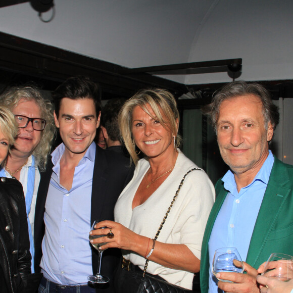 Exclusif - Enora Alix, Sophie Davant, Pierre-Jean Chalençon, Harold Hessel, Caroline Margeridon, Paul Azzopardi et guest à la soirée Warner avec l'équipe d'affaire conclue à la brasserie Les Princes à Paris, France, le 26 septembre 2019. © Philippe Baldini/Bestimage
