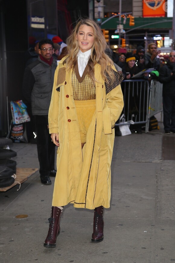 Blake Lively porte un manteau Fendi et des bottes Valentino en arrivant à l'enregistrement de l'émission Good Morning America à New York, le 28 janvier 2020.