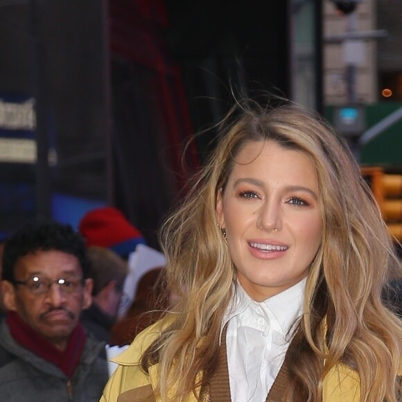Blake Lively porte un manteau Fendi et des bottes Valentino en arrivant à l'enregistrement de l'émission Good Morning America à New York, le 28 janvier 2020.
