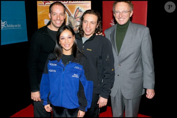 Philippe Candeloro, Nelson Monfort, Stéphane Bernadis et Sarah Abitbol à la première d''Holiday on Ice' au Zenith en 2004.