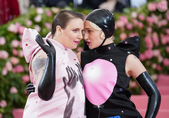 Lena Dunham, Jemima Kirke - Arrivées des people à la 71ème édition du MET Gala (Met Ball, Costume Institute Benefit) sur le thème "Camp: Notes on Fashion" au Metropolitan Museum of Art à New York, le 6 mai 2019.