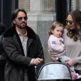 Jay Rutland avec sa femme Tamara Ecclestone et leur fille Sophia se promènent à New York le 12 décembre 2015.