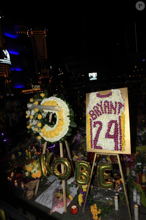 Illustration - Hommage à Kobe Bryant au centre sportif Staples Center à Los Angeles, le 31 janvier 2020.