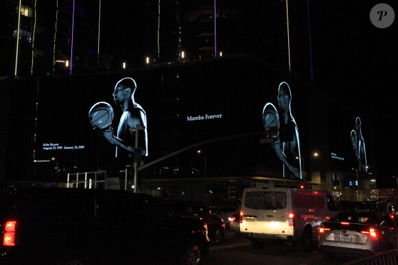 Illustration - Hommage à Kobe Bryant au centre sportif Staples Center à Los Angeles, le 31 janvier 2020.