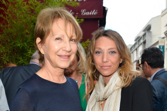 Nathalie Baye et sa fille Laura Smet - Générale de la pièce "Ça coule de source" écrite par L. M. Colla au théâtre de la Gaîté-Montparnasse à Paris, le 30 mai 2017. © Coadic Guirec/Bestimage