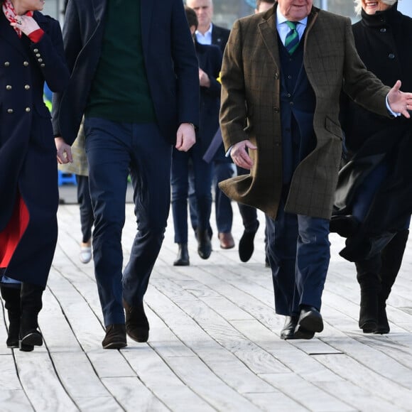 Le prince William, duc de Cambridge, Catherine Kate Middleton, duchesse de Cambridge, lors d'une visite de la station de sauvetage RNLI Mumbles près de Swansea dans le sud du Pays de Galles le 4 février 2020.