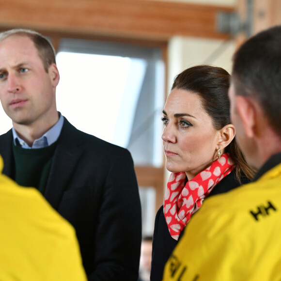 Le prince William, duc de Cambridge, Catherine Kate Middleton, duchesse de Cambridge, lors d'une visite de la station de sauvetage RNLI Mumbles près de Swansea dans le sud du Pays de Galles le 4 février 2020.