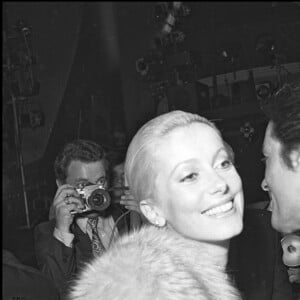 Archives - Catherine Deneuve et Alain Delon à l'Olympia pour un concert de Sylvie Vartan. Paris. Septembre 1972.