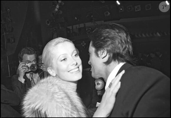 Archives - Catherine Deneuve et Alain Delon à l'Olympia pour un concert de Sylvie Vartan. Paris. Septembre 1972.