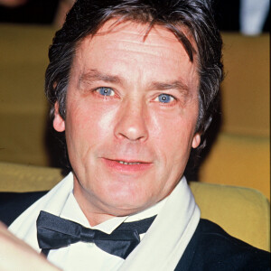 Archives - Alain Delon à la première du concert de Mireille Mathieu. Le 14 janvier 1986.