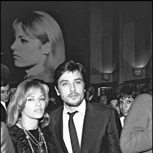 Archives : Alain Delon et sa femme Nathalie à la première de leur film Le Samouraï à paris en 1967.