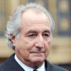Bernard Madoff part de la cour de justice de New York où il a répondu des charges sur la fraude monétaire, le 10 mars 2009.