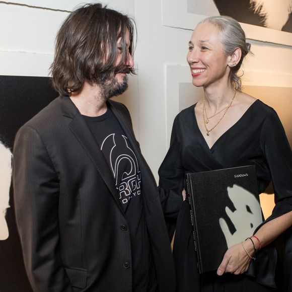 Exclusif - Alexandra Grant et Keanu Reeves à l'exposition "Shadows" qui se tient à la galerie Gradiva. L'exposition met en lumière des photos, issues de leur livre "Shadows", co-produites par la photographe Alexandra Grant et l'acteur Keanu Reeves qui pour l'occasion a joué les modèles photo. Paris, le 9 novembre 2017 © Cyril Moreau/Bestimage