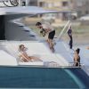 Exclusif - Pamela Anderson en pleine séance photo très sexy sur un yacht au large de Gold Coast sur la côte est de l'Australie. Le 26 novembre 2019
