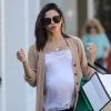 Jenna Dewan, enceinte de son compagnon Steve Kazee, lors d'une sortie shopping le 8 février 2020 à Melrose Place dans West Hollywood à Los Angeles.