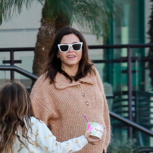 Exclusif - Jenna Dewan, enceinte, emmène sa fille Everly chez Yogurtland pour déguster un yaourt glacé à Los Angeles, le 3 février 2020.