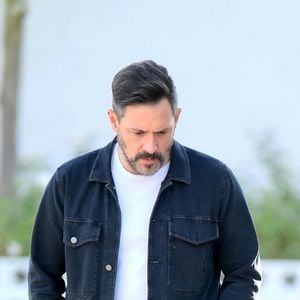 Exclusif - Jenna Dewan, enceinte, et son compagnon Steve Kazee lors d'une balade à pied à Los Angeles le 28 janvier 2020.