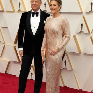 Tom Hanks et sa femme Rita Wilson lors du photocall des arrivées de la 92ème cérémonie des Oscars 2019 au Hollywood and Highland à Los Angeles, Californie, Etats-Unis, le 9 février 2020.